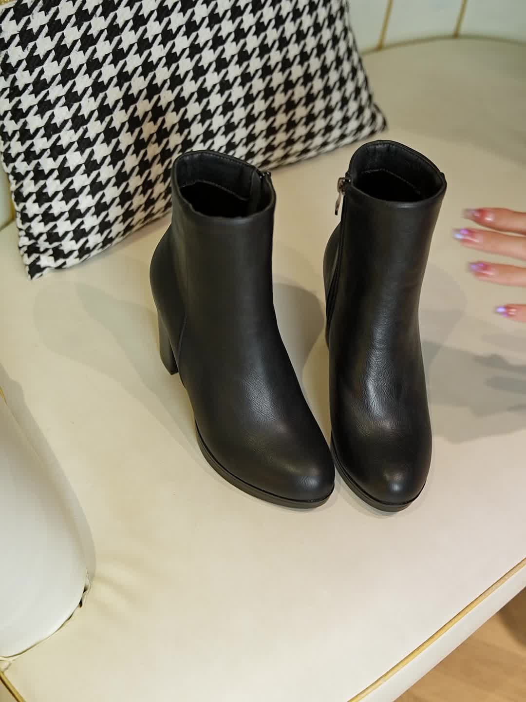 Women's Ankle Boots with Chunky Heel and Zipper Closure