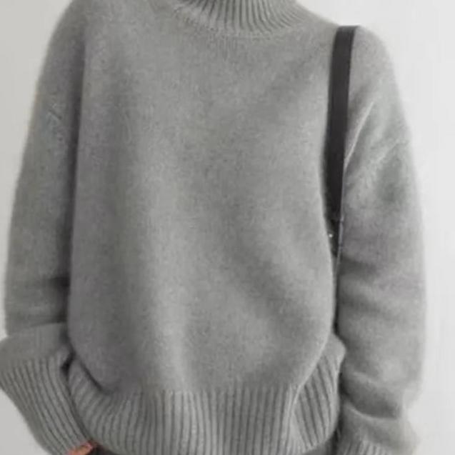 Women's Cashmere Oversized Roll Neck Jumper for Autumn Layering