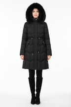 Women's Long-Sleeve Faux Puffer Jacket - modell framifrån