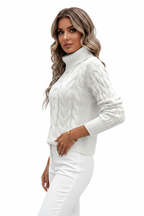 High-Neck Cable Sweater - modell trekvartsvinkel
