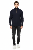 Stand Collar Zipper Sweater - modell framifrån