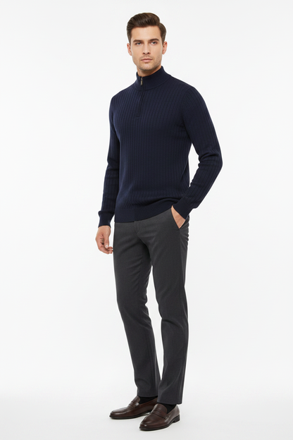 Stand Collar Zipper Sweater - modell trekvartsvinkel